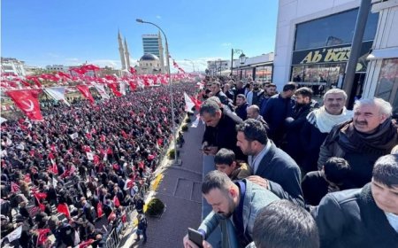 Yeniden Refah’tan Şanlıurfa’da gövde gösterisi. Miting alanı yetmedi