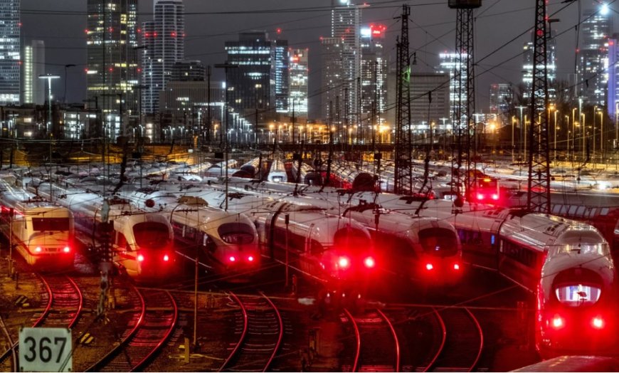 Almanya'da grev: Binlerce uçuş ve tren seferi iptal edilecek