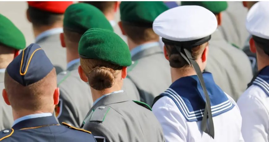 Almanların yarısı zorunlu askerlikten yana