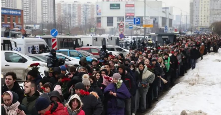 Putin, Rusya'da yapılan kazanması kesin başkanlık seçimlerine neden önem veriyor?