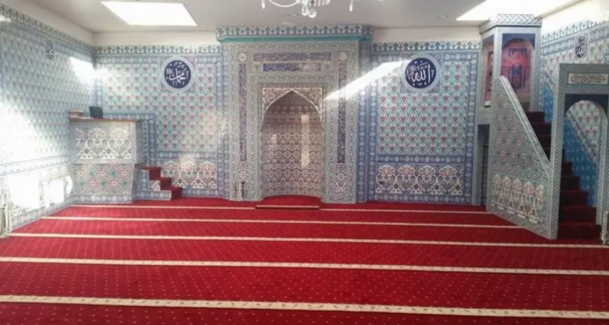 Belçika Diyanet Vakfı’na bağlı Kevser Camii’nin ruhsatı 'kötü yönetim ve mali ihmal' nedeniyle 1 yıl askıya alındı