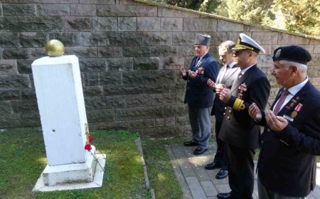 ’TCG Dumlupınar’ denizaltısında şehit olan 81 denizci için anma töreni düzenlendi
