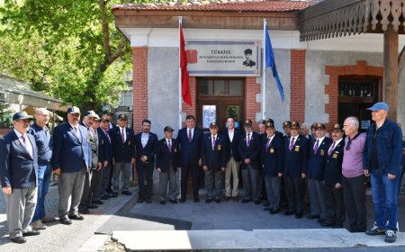 Başkan Tugay'dan gazilere sürpriz ziyaret