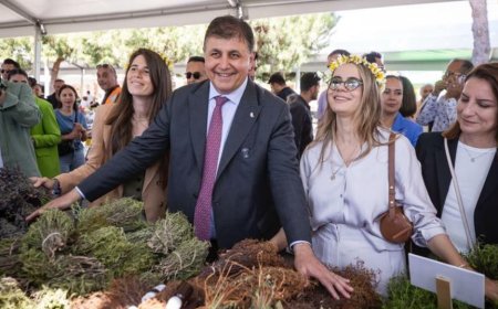 Başkan Tugay, Alaçatı Ot Festivali’nin açılışını yaptı