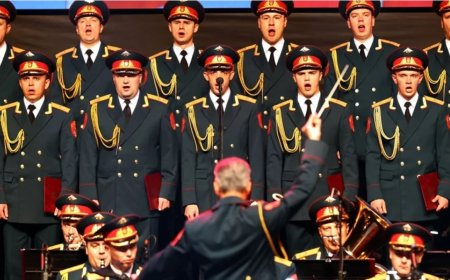 Kızıl Ordu Korosu konserine tepki yağıyor! 'Her nota hayatını kaybedenlerin kemiklerini sızlatacak'