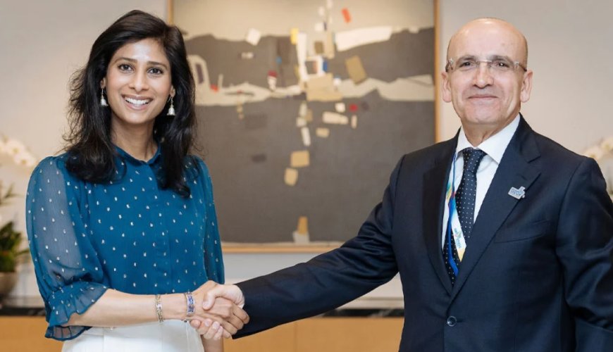 IMF Başkan Yardımcısı Mehmet Şimşek ile fotoğraf paylaştı