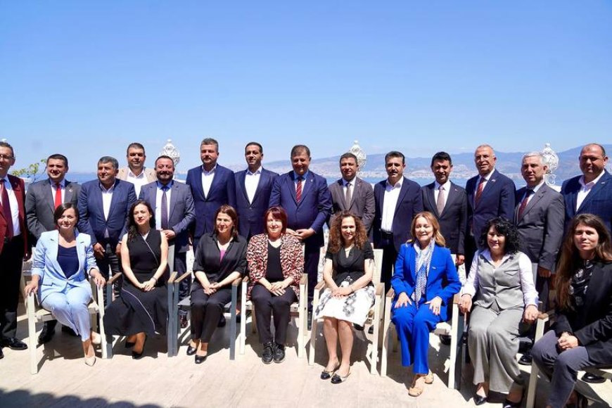 İzmir'de Belediye Başkanları Toplantısı Gerçekleştirildi