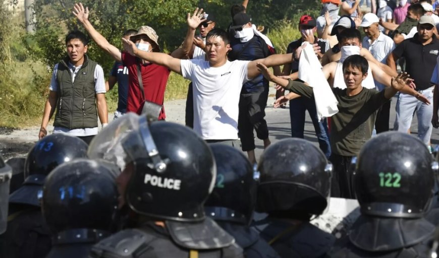 Kırgızistan: Yurtları basılan yabancı uyruklu öğrenciler ülkeyi terk ediyor