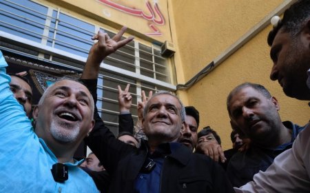 Türk asıllı, reformist Pezeşkiyan İran'ın yeni Cumhurbaşkanı oldu