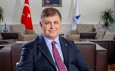 Dr. Cemil Tugay: İzmir Büyükşehir Belediye Başkanı'nın Hikayesi