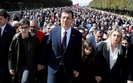 Ekrem İmamoğlu'nun Performansını Değerlendirin: İstanbul Büyükşehir Belediye Başkanlığı Anketi Başladı!