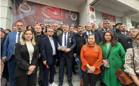 İzmir’de Şehit Aileleri ve Gazilerden 'Öcalan' Protestosu