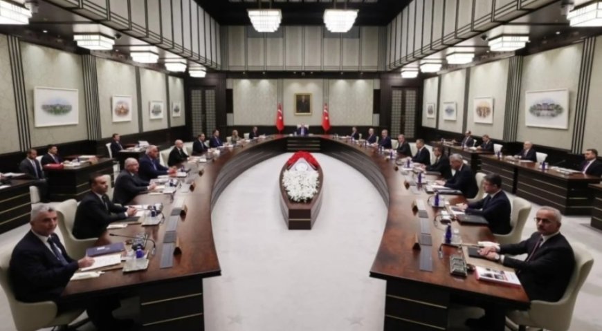 Kabinede ve Parti Yönetiminde Değişim Rüzgarı