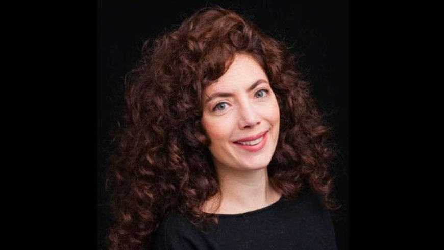 Akasya Asıltürkmen'den  Evlilik Yorumu:  Bir Erkekle Her Gece Aynı Yatağa Girmek Zorunda Olmak İstemiyorum