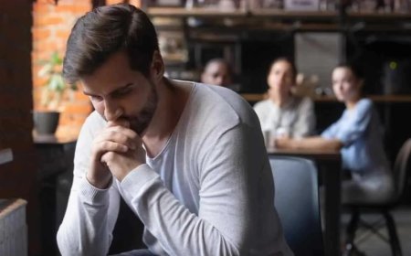 Sosyal Anksiyete Nedir? Belirtileri ve Tedavi Yöntemleri