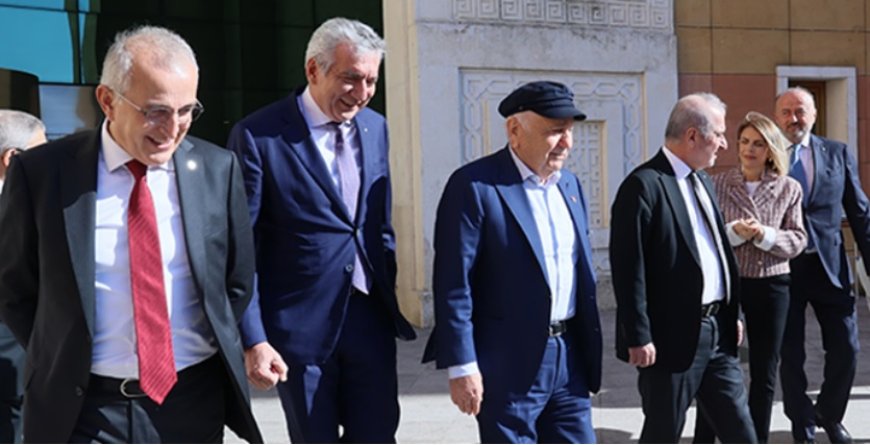 İSO Yönetimi, Bedrettin Dalan’ı Ziyaret Etti: Üniversite-Sanayi İş Birliği Masada