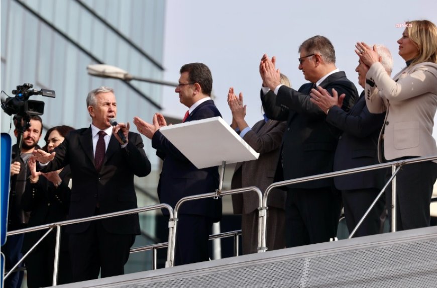 Adalet Sarayı Önünde Toplanan Halkın Hatırlattıkları