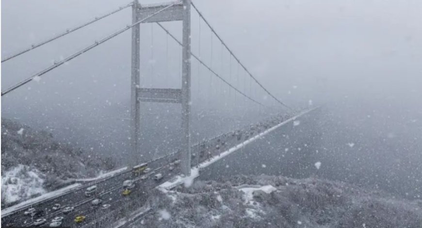 İstanbul’da Kar Yağışı Şiddetini Artırdı, Ulaşımda Aksamalar Yaşanıyor