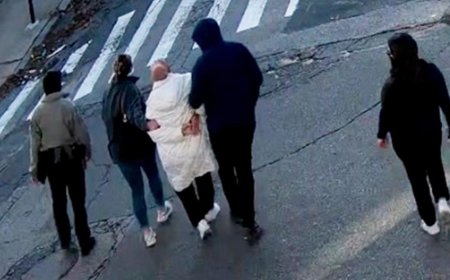 Yüzlerce Öğrenciden ABD'yi Terk Etmeleri İstendi