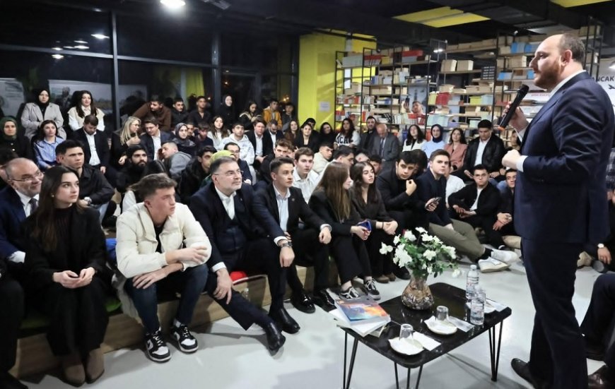 Gençlik Buluşması: Ahmet Büyükgümüş İzmir’de Gençlerle Bir Araya Geldi