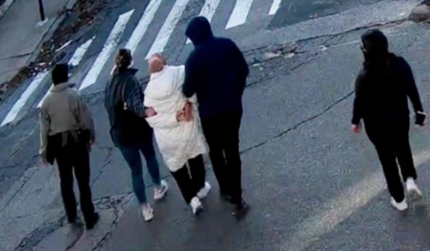 Yüzlerce Öğrenciden ABD'yi Terk Etmeleri İstendi