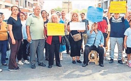 İzmir’de Kooperatifzedelerden Soyer ve Aslanoğlu’na Sert Tepki: Sizinki Başarı Değil Mağduriyet Hikâyesi