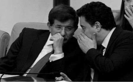 Bahis ve Kaset Gölgesinde Siyaset: Babacan ve Davutoğlu'ndan Sert Çıkışlar