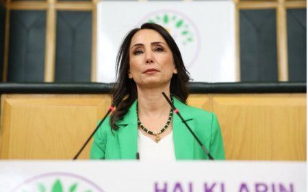 Tülay Hatimoğulları'ndan İkinci  Abdullah Bahçeli Gafı: Sosyal Medya Yıkıldı