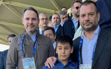 Eski Bakan Berat Albayrak, Trabzonspor-Barcelona U19 Finalinde Tribünde Yer Aldı
