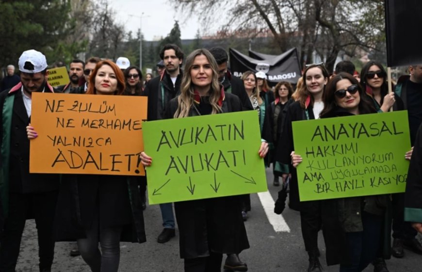 Avukatlar adalet için yürüdü: Savunma susmaz, boyun eğmez