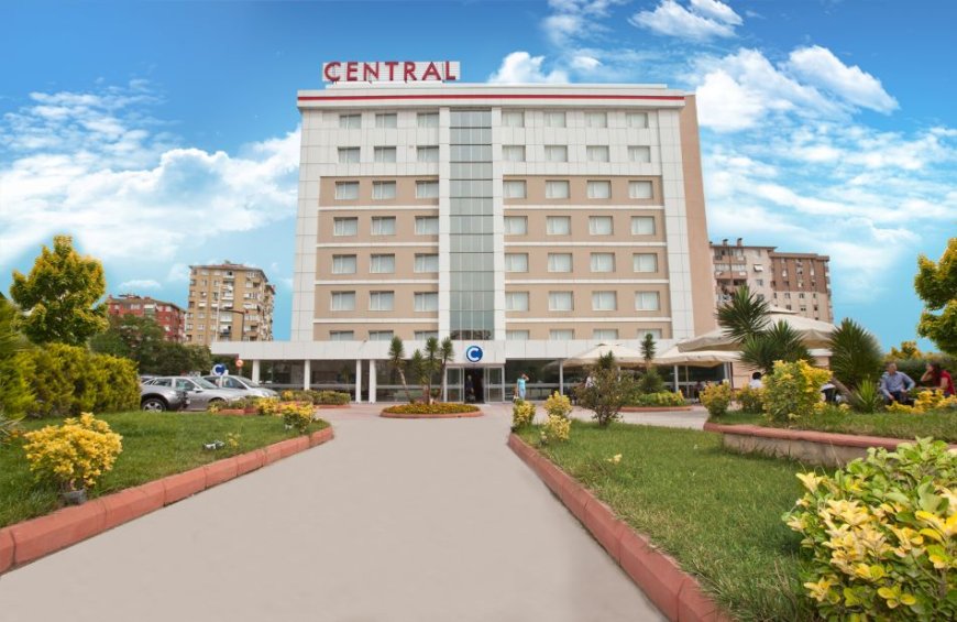BatıAnadolu Central Hospital’da Ücret Politikaları ve Personel Tutumu Tepki Çekiyor
