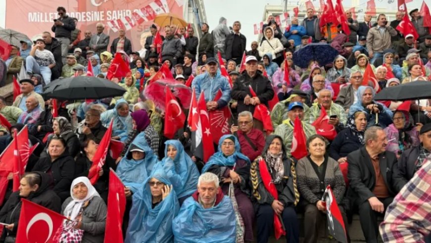 CHP’nin Yozgat Mitingine Yağmur Engel Olamadı: Özgür Özel’e Yoğun İlgi