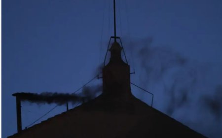 Katolik Dünyası Bekleyişte: Kardinaller Sistine Şapeli’nde Oylamaya Devam Edecek