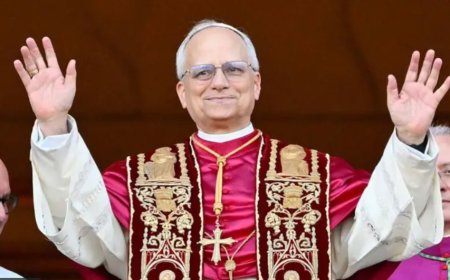 14. Leo ismini alan Prevost, Vatikan’da beyaz dumanla duyuruldu