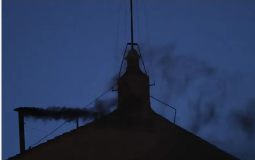 Katolik Dünyası Bekleyişte: Kardinaller Sistine Şapeli’nde Oylamaya Devam Edecek