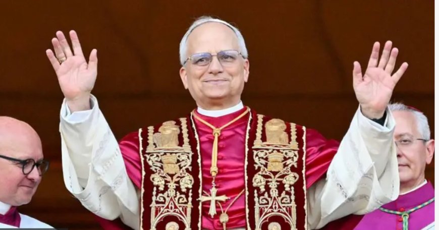 14. Leo ismini alan Prevost, Vatikan’da beyaz dumanla duyuruldu