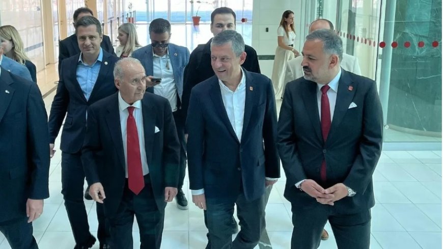 Özgür Özel İzmir’de: Miting Saatler İçinde Başlıyor