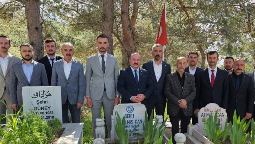 Ülkücü Şehit Satılmış Can Kabri Başında Anıldı