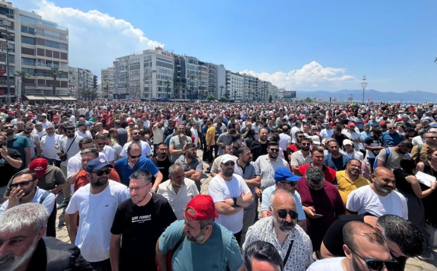 İzmir’de Grev İkinci Gününde: Duraklar Yine Dolu, Trafik Yoğun