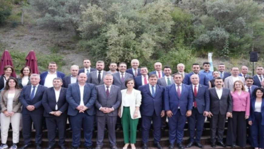 CHP’de Kritik Dava Öncesi İzmir’den Özel’e Tam Destek