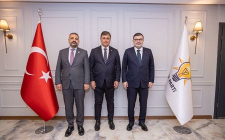 İzmir Büyükşehir’de Kriz Dalgası: Cemil Tugay Ak Parti’ye mi Yöneliyor?