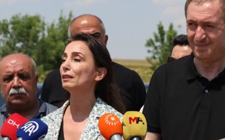 DEM Parti Liderlerinden Demirtaş’a Cezaevi Ziyareti: Barış Süreci İçin Serbest Kalmalı