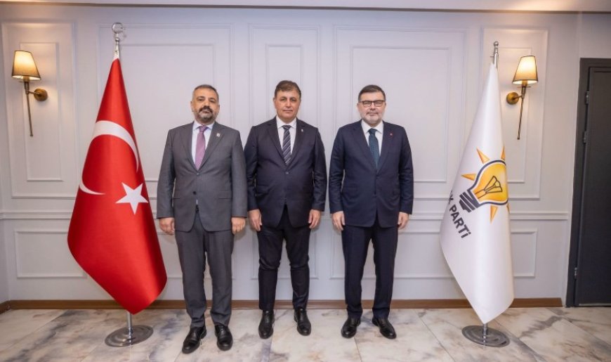 İzmir Büyükşehir’de Kriz Dalgası: Cemil Tugay Ak Parti’ye mi Yöneliyor?