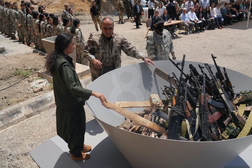 Süleymaniye’de Tarihi Tören: PKK’lı İlk Grup Silah Bıraktı