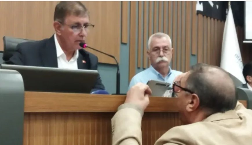 İzmir Büyükşehir Meclisi’nde Gerginlik: Dışarıdaki Arbede Meclise Taşındı