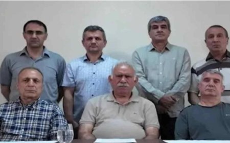 İmralı Notları Ortaya Çıktı: Öcalan'dan Gazetecilerle Görüşme Talebi ve Siyasi Yeni Parti Planları