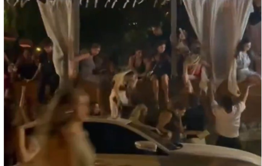 Alaçatı’da Gece Kulübünde Silahlı Çatışma: Mustafa Aksakallı Yaralandı