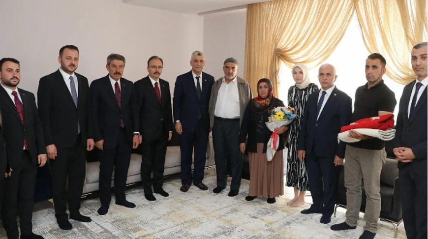 Bakan Bolat, Siirt’te şehit ailesini ziyaret etti:  Emanetiniz emanetimizdir