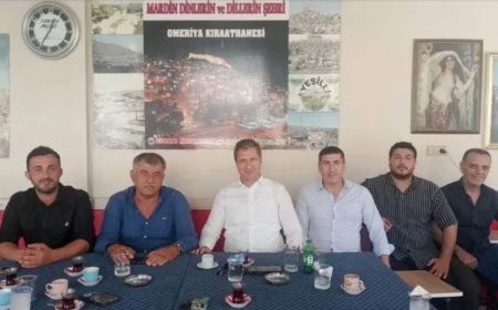 CHP Sözcüsü Deniz Yücel’in Konak kongresi mesaisi: “Sahaya indi” iddiası tartışma yarattı