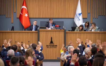 İzmir’de  satış ve özelleştirme  tartışması büyüyor: Gündemde plan değişiklikleri, sokakta çöp ve su kesintisi